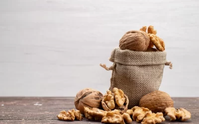 front-view-fresh-whole-walnuts-shells-cleaned-up-grey-nut-walnut-snack